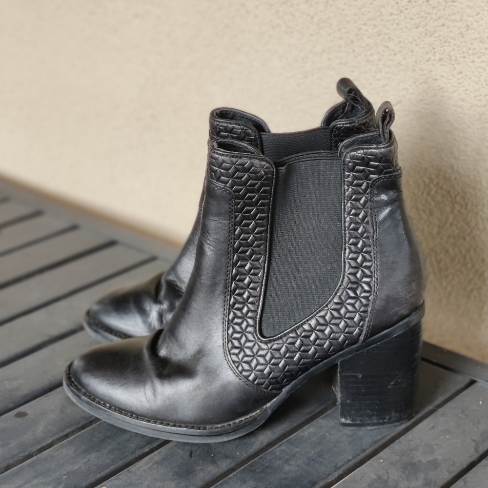 Liebskind Berlin Chelsea Boots-fits like a size 8